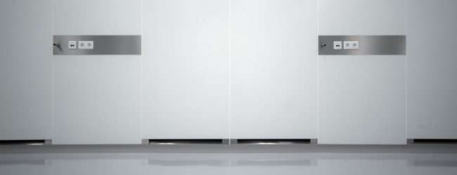 cleanroom wand met utilities en retourlucht via plint